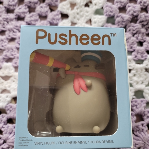 Limited Edition Pusheen Vinyl Figurine and Notepad - Picture 1 of 2